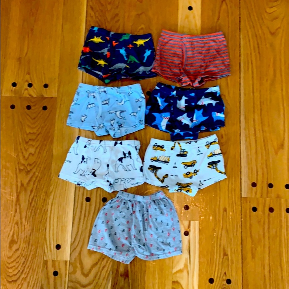 Set of 6 briefs & 1 pair of boxers Like-new 12-18m